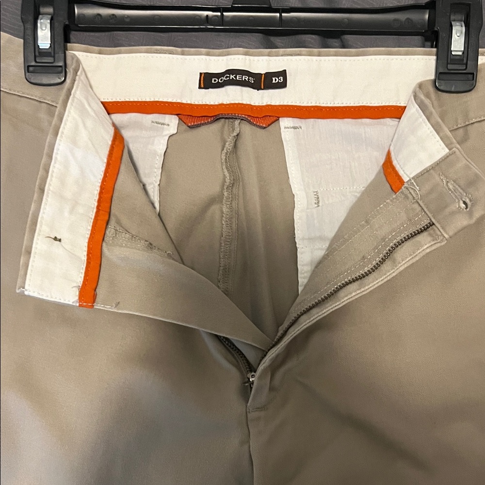 Dockers Men's Chinos in Light Khaki Tan - Picture 3 of 6